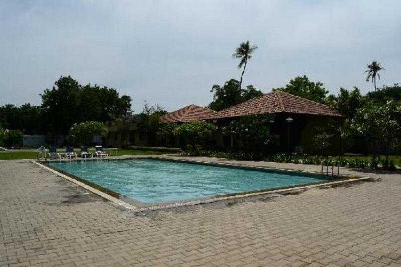 Hotel Riverside Resort And Spa Кумбаконам Экстерьер фото